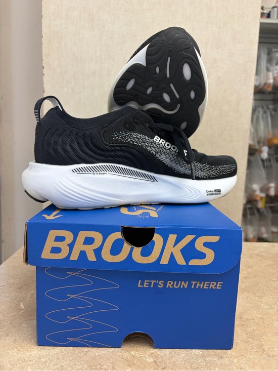 Brooks Shoes - Brooks women’s 

Black and White Knit Running Sneakers